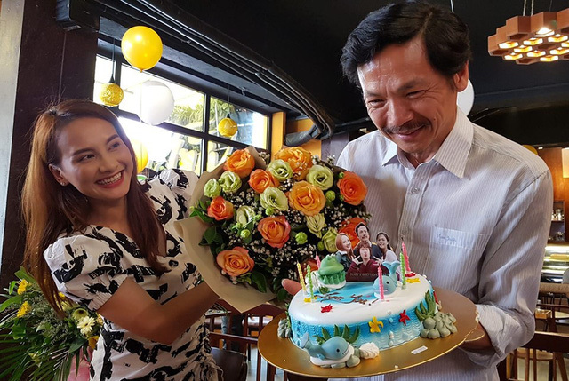 Dàn diễn viên 'Về nhà đi con' đồng loạt chúc mừng 'bố Sơn' Trung Anh