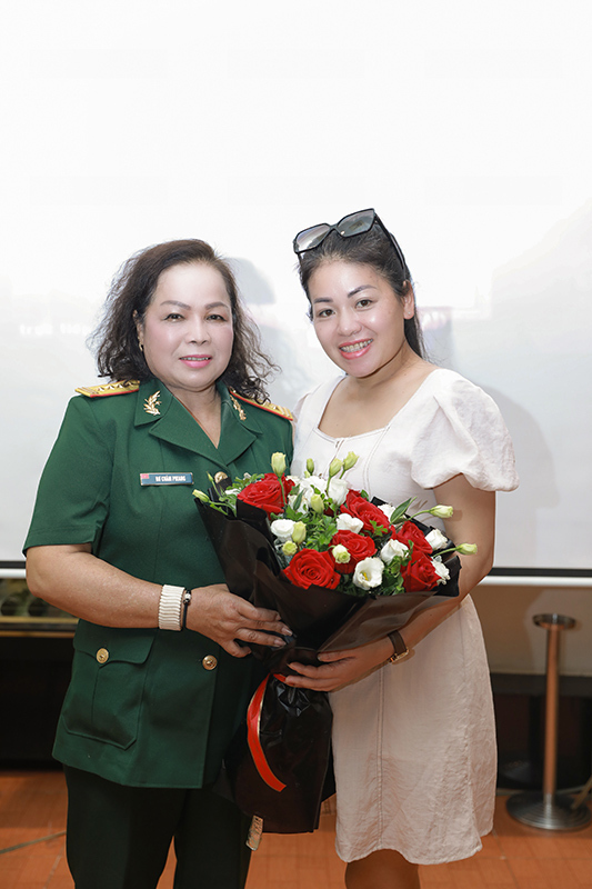 NSND Quang Thọ, Anh Thơ chúc mừng Rơ Chăm Phiang ‘lên’ NSND