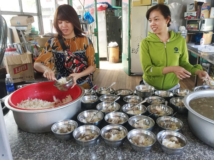 Người đàn ông Sài Gòn tặng cơ ngơi 100 tỷ, xây thêm nhà nuôi trẻ mồ côi