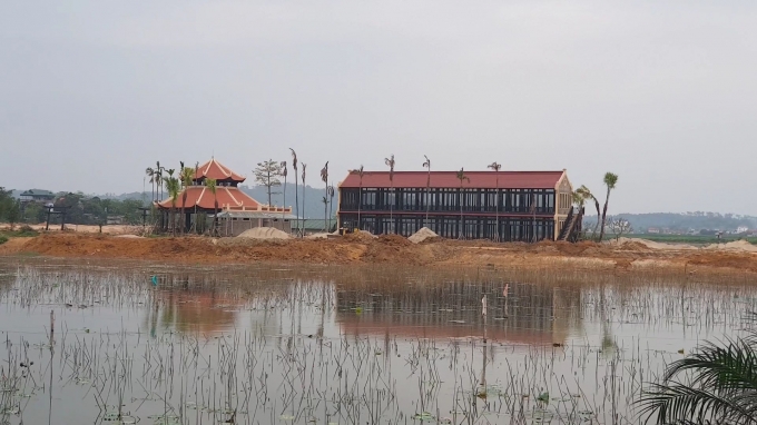 Công ty Thăng Long Phú Thọ lấp đầm Bạch Thủy xây dựng sân tập golf. Ảnh: LAT.
