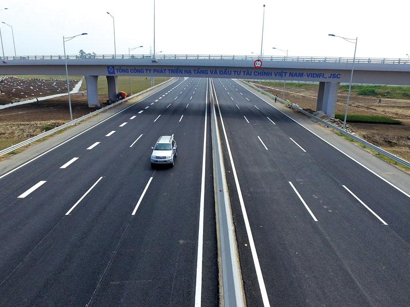 Nguồn thu phí trên Quốc lộ 5 và cao tốc Hà Nội - Hải Phòng hiện chưa đủ bù đắp chi phí lãi vay phải trả. Ảnh: Đ.T