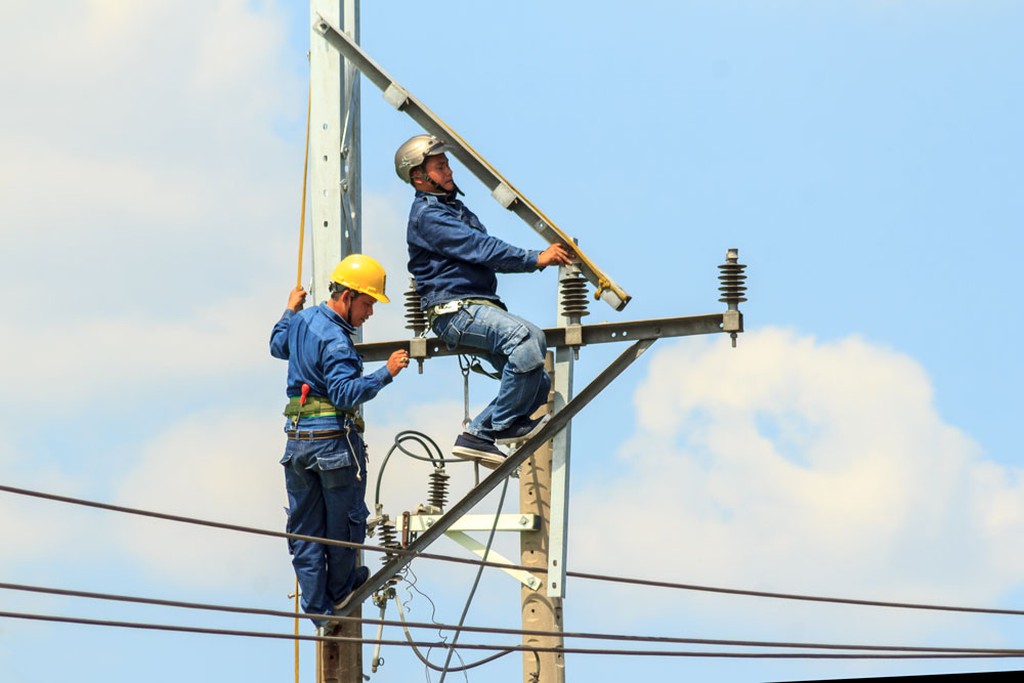 Hai gói thầu xây lắp điện tại Quảng Trị thu hút 15 nhà thầu tham dự. Ảnh: Thế Anh