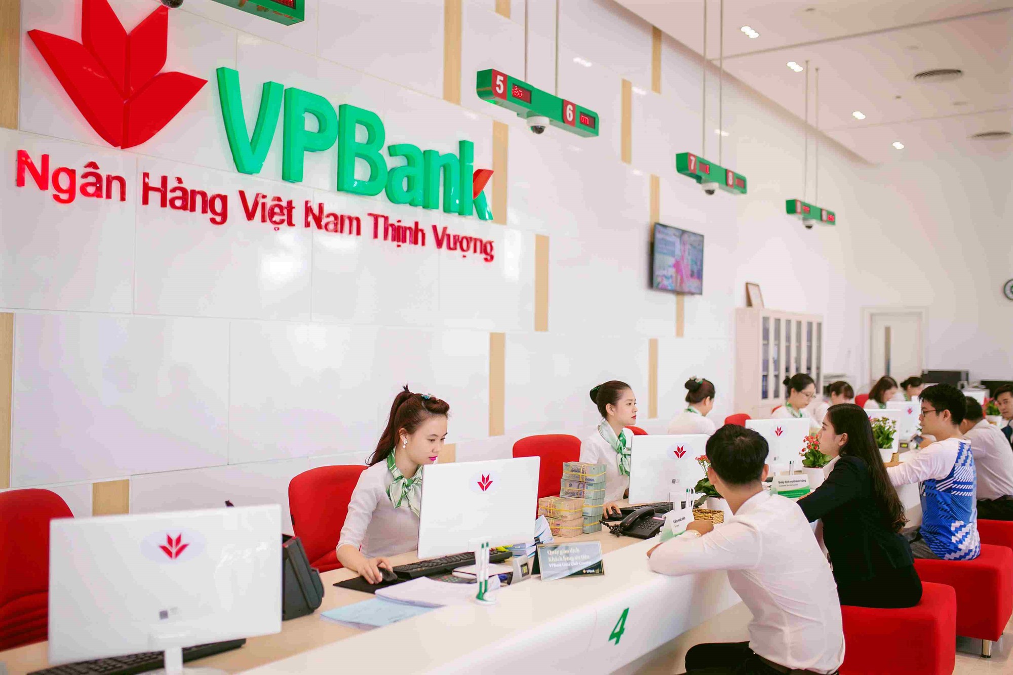 Con trai Tổng Giám đốc VPBank đã mua vào hơn 10 triệu cp VPB - Ảnh 1.