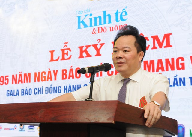Tổng biên tập Nguyễn Quốc Hùng phát biểu tại buổi lễ
