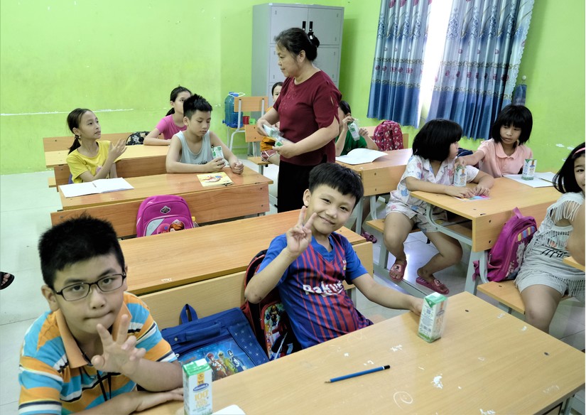 Quỹ sữa vươn cao Việt Nam và Vinamilk trao tặng 120.000 ly sữa cho trẻ em Hà Nội
