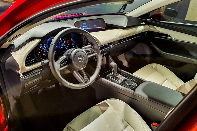 Nội thất của Mazda 3 2020 được thiết kế theo hướng sang trọng và cao cấp hơn. (Ảnh: IT)