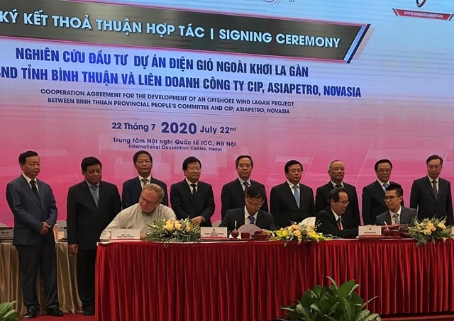 Lễ ký Biên bản ghi nhớ (MOU) phát triển dự án điện gió ngoài khơi La Gàn, tỉnh Bình Thuận trị giá tới 10 tỷ USD dưới sự chứng kiến của lãnh đạo Chính phủ, Bộ, ngành, địa phương