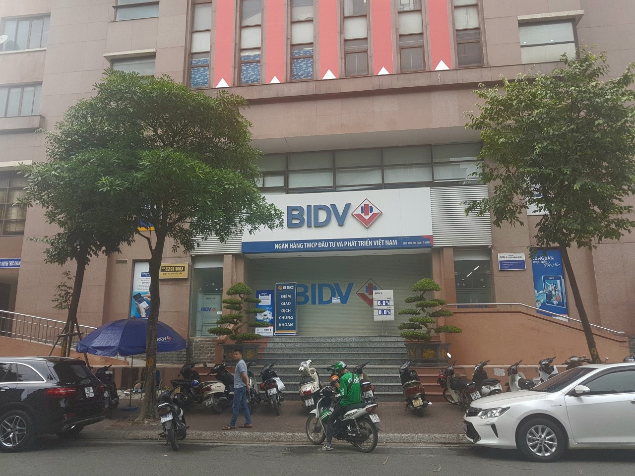 Cướp ngân hàng tại BIDV chi nhánh Ngọc Khánh - Hà Nội, thiệt hại ban đầu khoảng vài trăm triệu - Ảnh 1.
