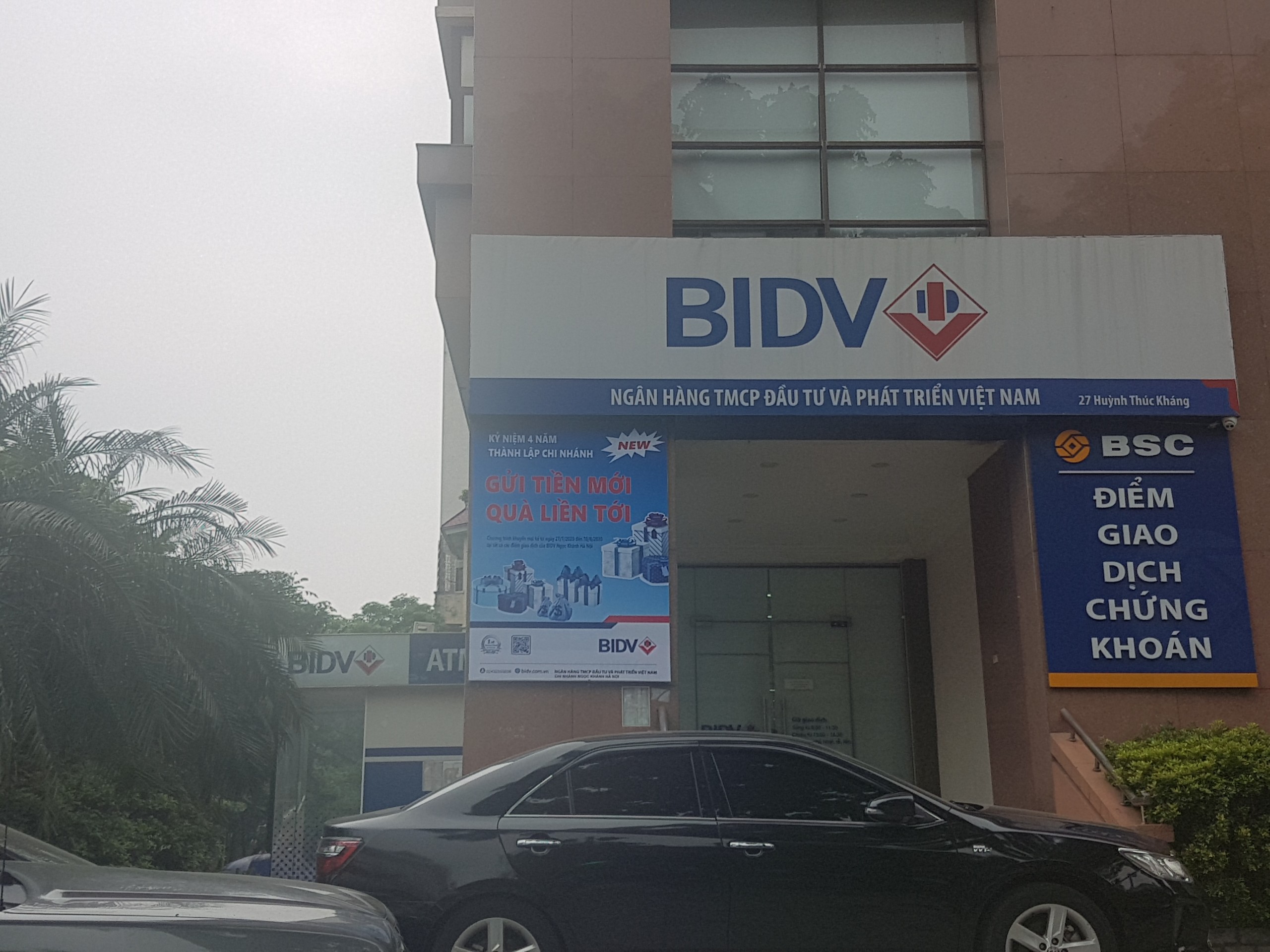 Cướp ngân hàng BIDV tại chi nhánh Ngọc Khánh, Hà Nội - Ảnh 2.