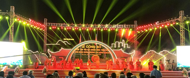 Tiết mục Trống hội chào mừng do các nghệ sĩ Nhà hát Chèo Bắc Giang biểu diễn