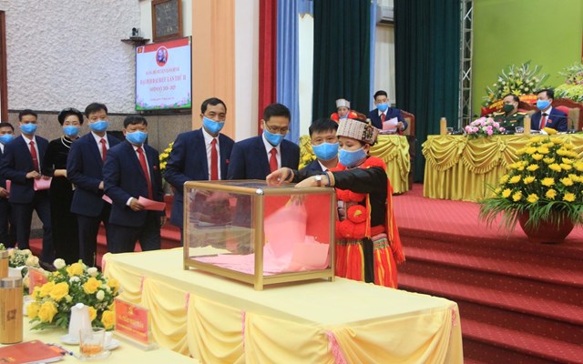 Đại biểu tiến hành bầu Ban Chấp hành Đảng bộ huyện Lâm Bình khóa II, nhiệm kỳ 2020- 2025. 