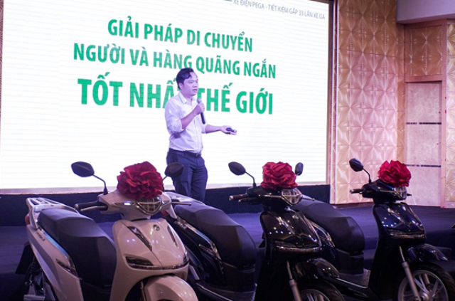 Ông Đoàn Linh, CEO của PEGA chia sẻ định hướng doanh nghiệp tại lễ bàn giao xe ga điện PEGA-S