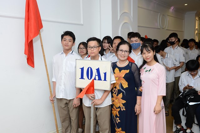 Trường THPT Đông Kinh (Hà Nội): Long trọng tổ chức buổi Lễ khai giảng năm học mới 2020 - 2021 - Ảnh 3