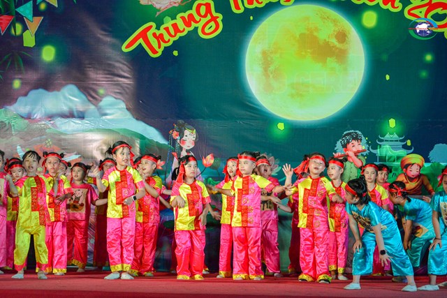 Hà Nội: Trường tiểu học I-sắc Niu-tơn tổ chức nhiều hoạt động đón Tết Trung thu 2020 - Ảnh 1