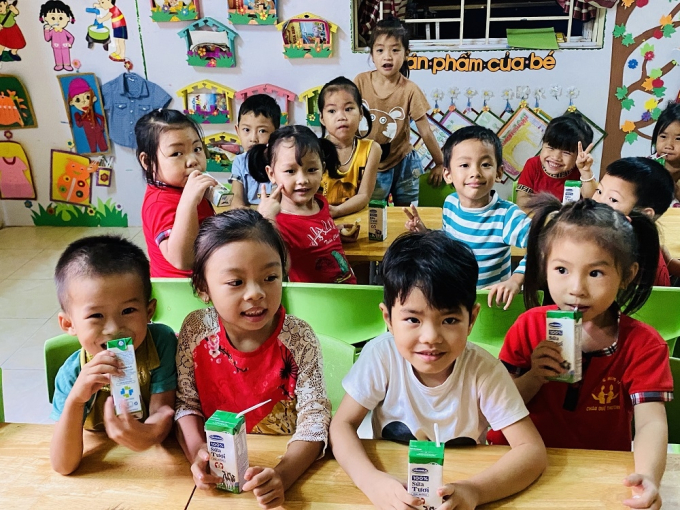 Những giờ uống sữa vui vẻ cùng chương trình Quỹ sữa Vươn cao Việt Nam của học sinh Trường mầm non xã Châu Quế Thượng, tỉnh Yên Bái