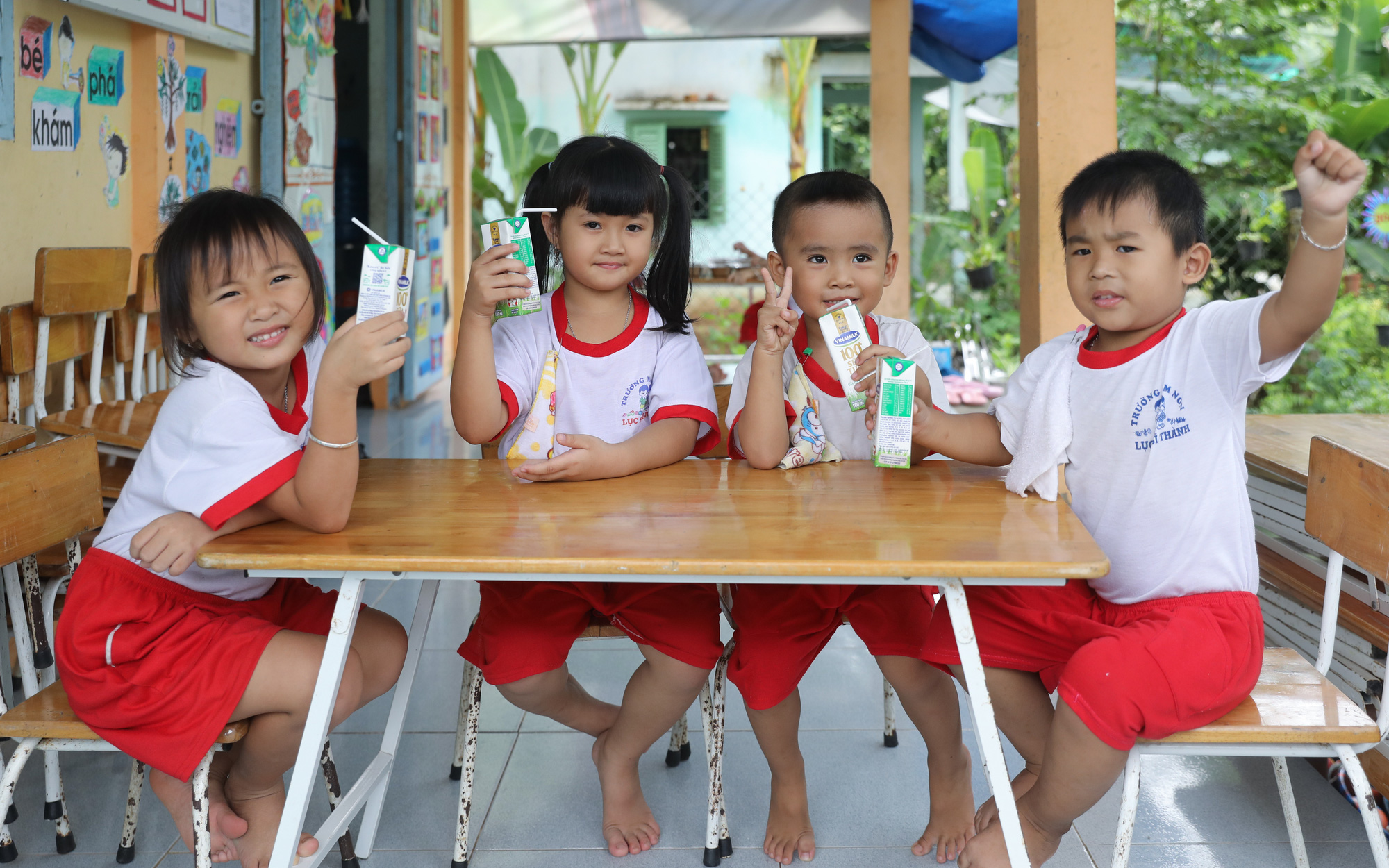 Vĩnh Long và Vinamilk tổ chức “Ngày hội sữa học đường” 