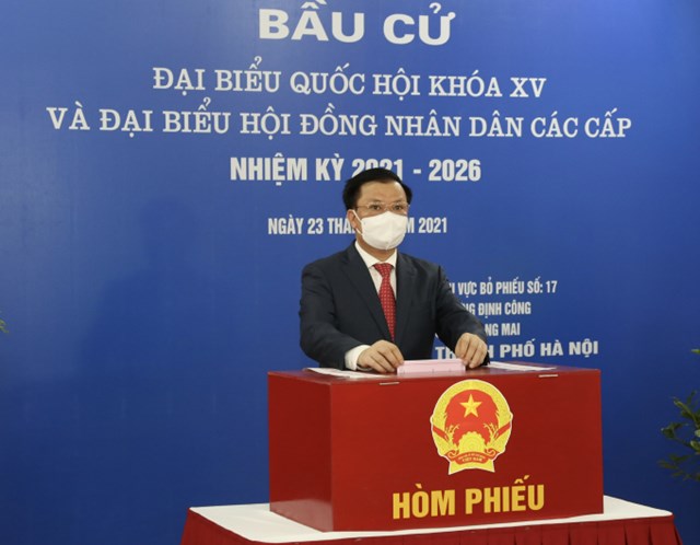 Chủ tịch UBND Thành phố Chu Ngọc Anh bỏ phiếu bầu đại biểu Quốc hội khóa XV và đại biểu HĐND các cấp nhiệm kỳ 2011 - 2016