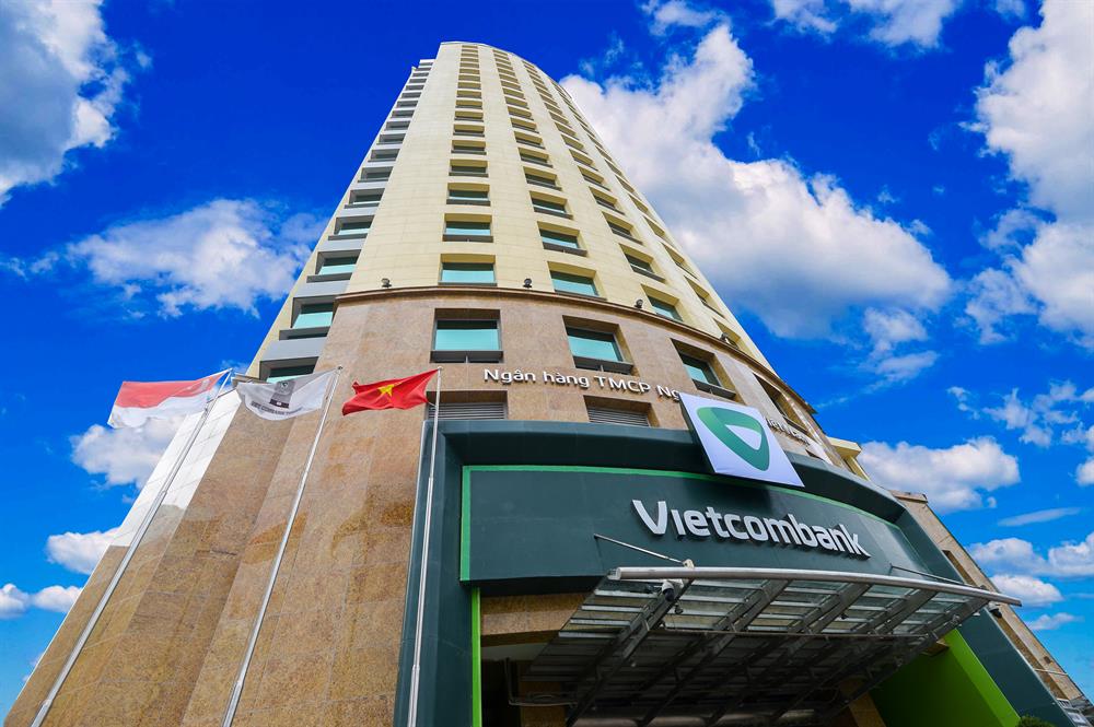 Vietcombank lãi hơn 19.300 tỷ đồng, nợ xấu tăng gấp đôi trong 9 tháng đầu năm - Ảnh 1.