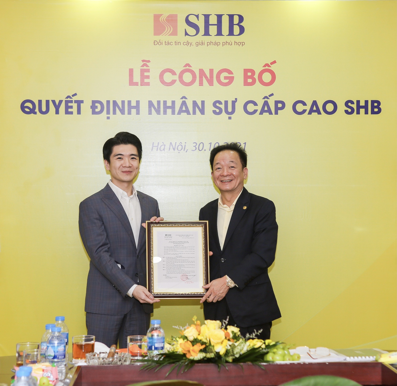 Con trai bầu Hiển được bổ nhiệm làm Phó Tổng Giám đốc SHB - Ảnh 1.