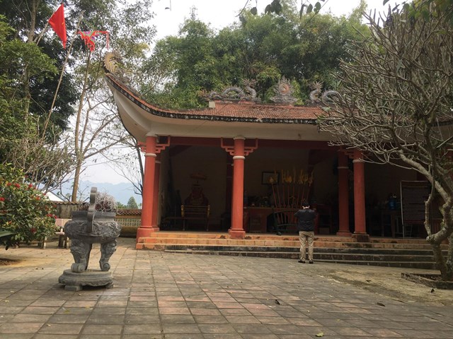 Di tích Miếu thờ Quốc Mẫu Hoàng Bà Đinh Thị Đen (đây là di tích lịch sử cấp tỉnh Hòa Bình).