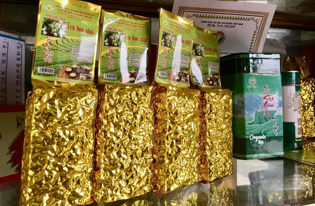 Sản phẩm chè chất lượng cao tại Trung tâm đã được cấp giấy chứng nhận “Sản phẩm công nghiệp nông thôn tiêu biểu cấp tỉnh Phú Thọ”  - Ảnh: Sơn Thủy