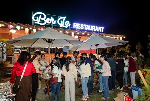 Nhà hàng Ber La được mở cửa cả ngày, phục vụ khẩu vị thực khách mọi miền