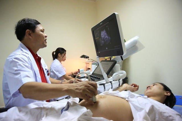 PGS.TS Trần Danh Cường - Giám đốc Bệnh viện Phụ sản TW siêu âm sàng lọc trước sinh cho thai phụ