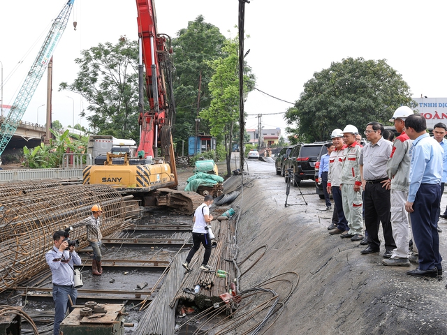 Thủ tướng và cảm xúc làm việc từ những chuyến đi - Ảnh 1.