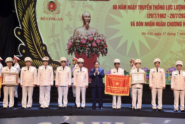 Thủ tướng: Cảnh sát nhân dân Việt Nam viết tiếp những bản anh hùng ca chiến thắng của thời kỳ mới * - Ảnh 5.