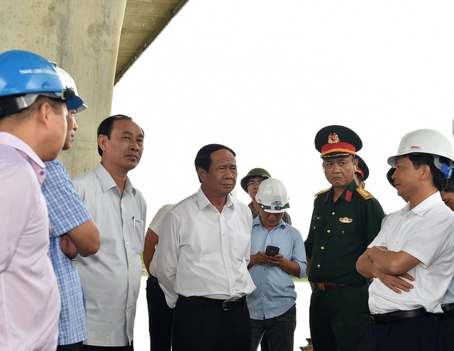 Phó Thủ tướng Lê Văn Thành kiểm tra thực địa đoạn cao tốc tuyến Bắc - Nam sẽ hoàn thành trong năm nay - Ảnh 4.