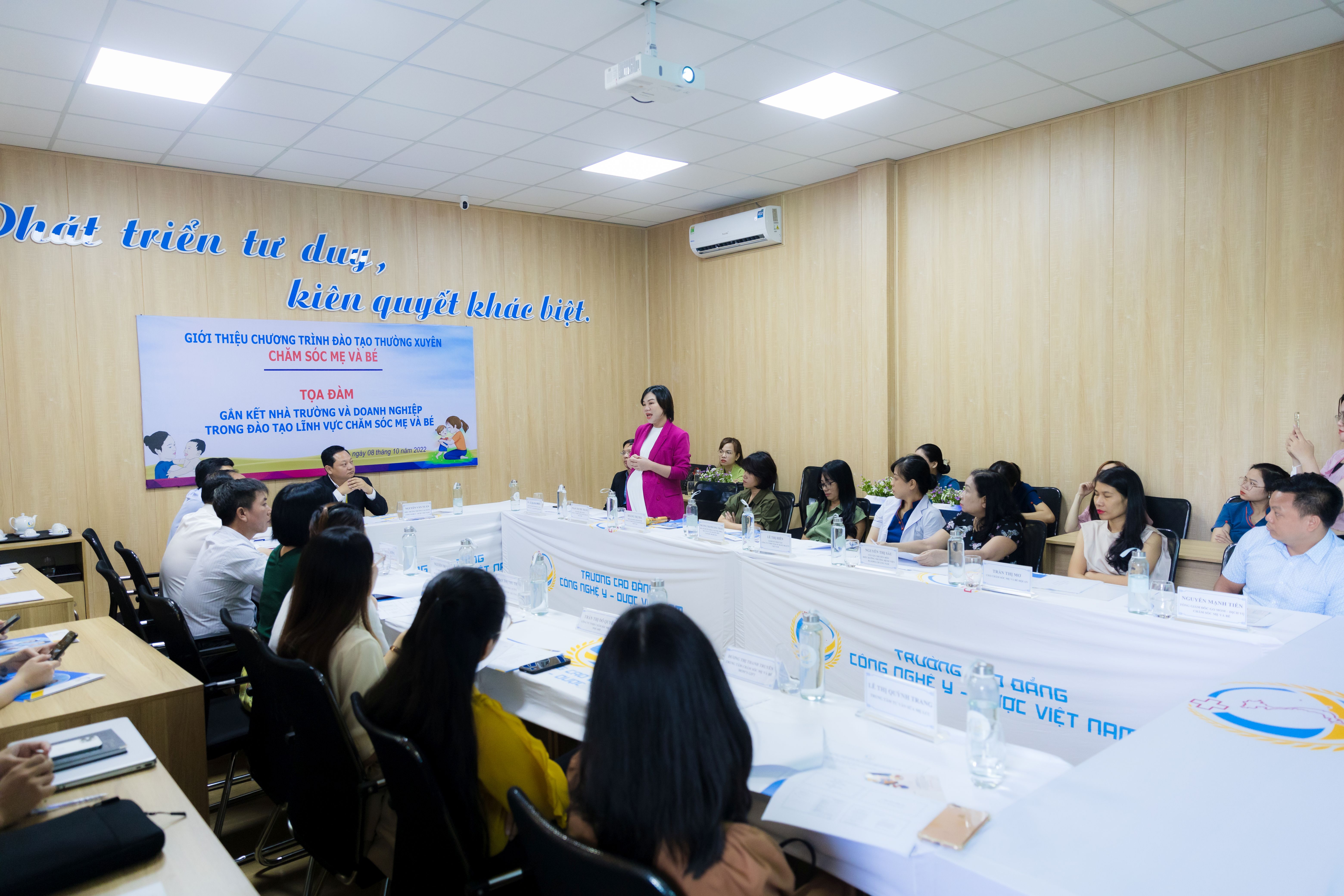 Bà Phạm Thị Thu Trang - GD Công ty TNHH HAMY BEAUTY chia sẻ thực trạng đào tạo nhân lực Kỹ thuật viên Chăm sóc Mẹ và bé.