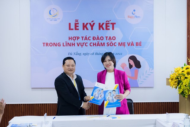 Lễ kí kết phối hợp đào tạo giữa Trường Cao đẳng Công nghệ Y dược Việt Nam và Công ty TNHH HAMY BEAUTY