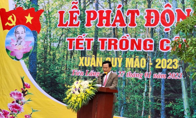 Ông Phạm Văn Gót - Chủ tịch UBND xã Tiên Thắng phát biểu trong buổi lễ