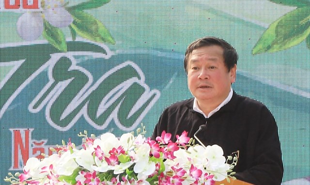Ông Vũ Đức Thuận, Bí thư Huyện ủy Mường La phát biểu khai mạc Ngày hội.