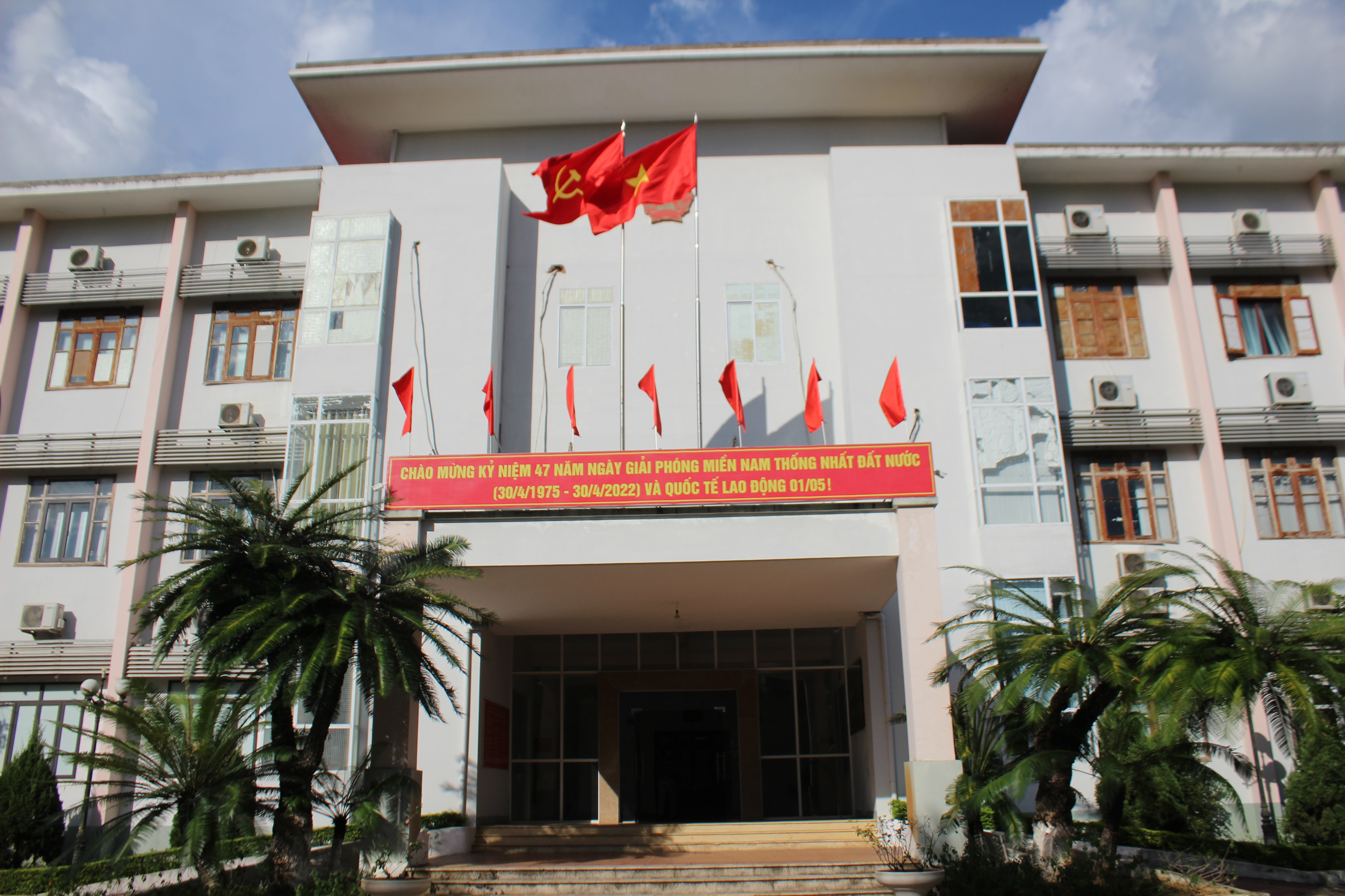 Trụ sở các cơ quan huyện Mường La, tỉnh Sơn La . Ảnh: Phi Long.