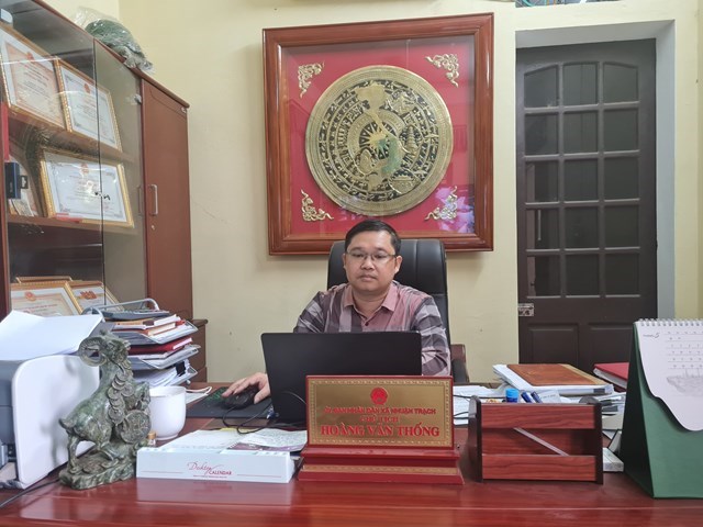  Hoàng Văn Thống, Chủ tịch Ủy ban nhân dân xã Nhuận Trạch.