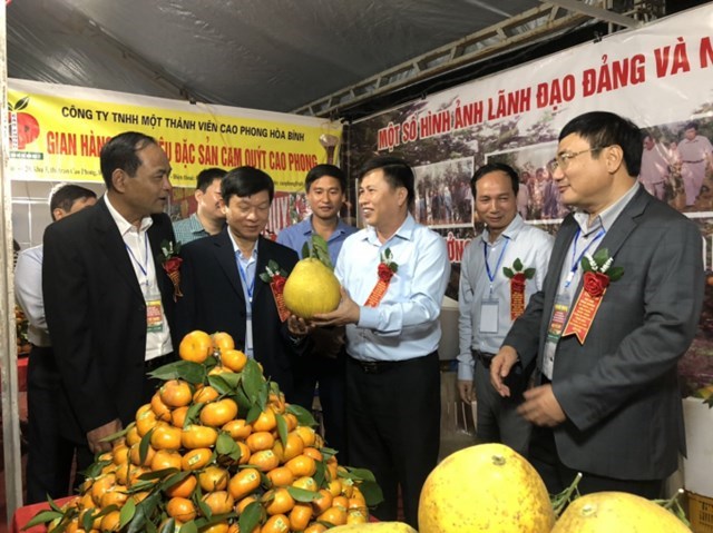 Hội chợ Nông nghiệp và triển lãm sản phẩm OCOP vùng trung du miền núi phía Bắc và tuần lễ cam Cao Phong năm 2020.