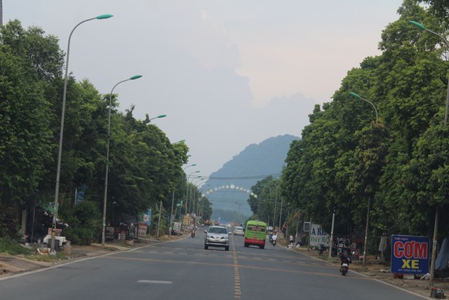 Hạ tầng giao thông được phát triển khang trang gắn với xây dựng nông thôn trên địa bàn huyện Cao Phong, tỉnh Hòa Bình.