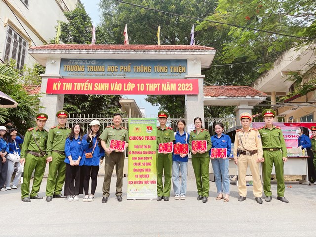 Hà Nội: Đội CSGT - TT, Công an thị xã Sơn Tây đảm bảo trật tự an toàn giao thông ở khu vực ngoại thành - Ảnh 3