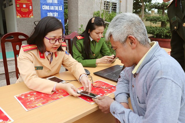 Hà Nội: Đội CSGT - TT, Công an thị xã Sơn Tây đảm bảo trật tự an toàn giao thông ở khu vực ngoại thành - Ảnh 5