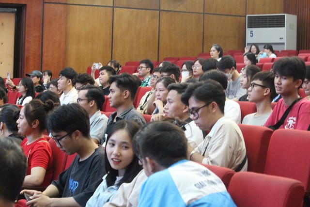 Sự kiện thu hút đông đảo các em sinh viên tại các trường Cao đẳng, Đại học trên địa bàn thành phố Hà Nội tới tham dự.
