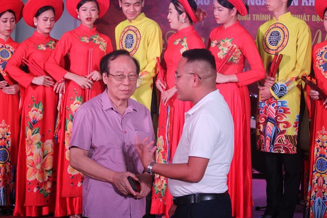 NSND Lê Tiến Thọ, nguyên Thứ trưởng Bộ Văn hóa Thể thao và Du lịch trao đổi với phóng viên về ý nghĩa 