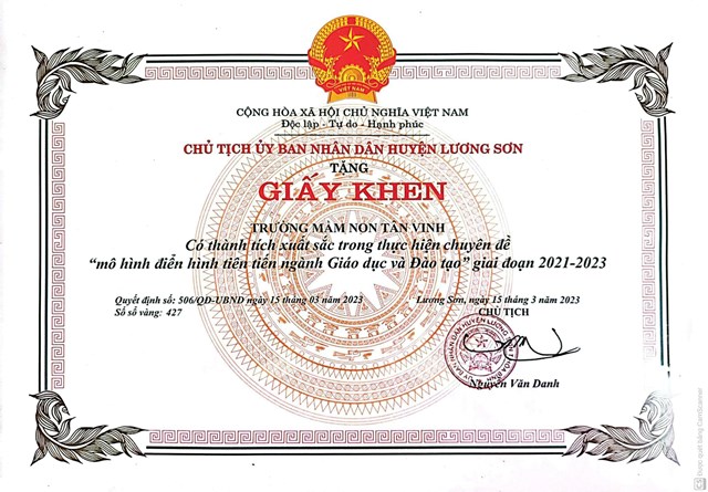 Giấy khen của Chủ tịch UBND huyện Lương Sơn.