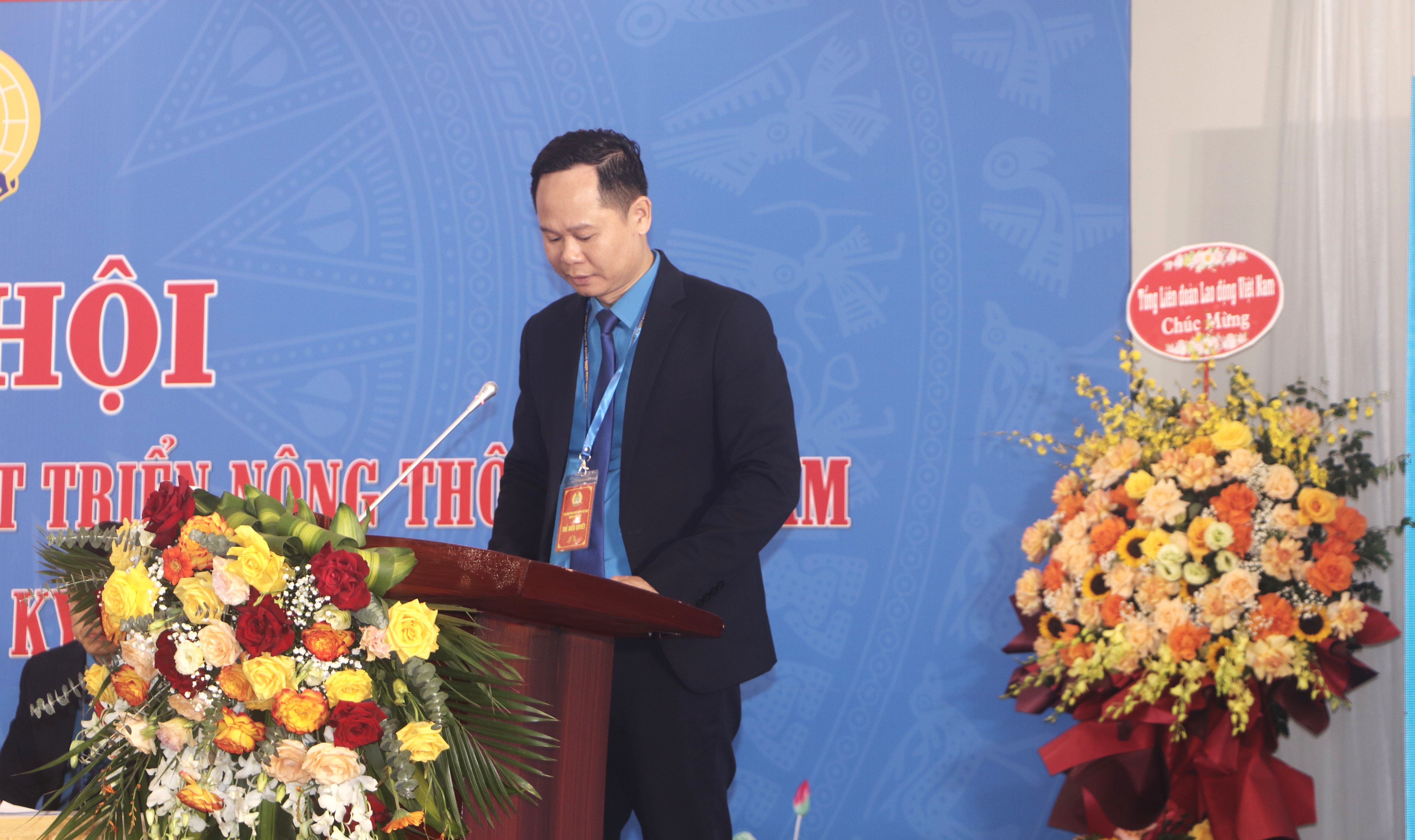 Ông Đỗ Tiến Dũng – Phó Chủ tịch phụ trách Công đoàn Nông nghiệp và Phát triển nông thôn Việt Nam phát biểu khai mạc Đại hội 