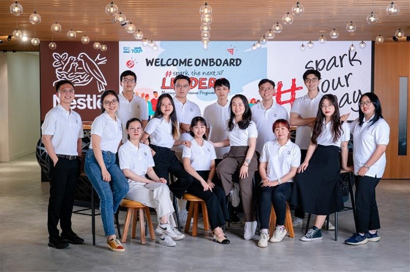 Nestlé mỗi năm đều trao hàng trăm cơ hội việc làm đến các bạn sinh viên thông qua các chương trình tuyển chọn Quản trị viên tập sự và Thực tập sinh Nesternship.