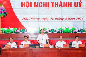 Thành ủy Hải Phòng thảo luận, góp ý dự thảo Văn kiện trình Đại hội Đảng bộ thành phố lần thứ I