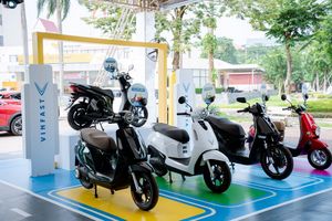 Chủ xe máy điện VinFast: “Sạc xe tiện như sạc điện thoại, tiết kiệm vô đối”