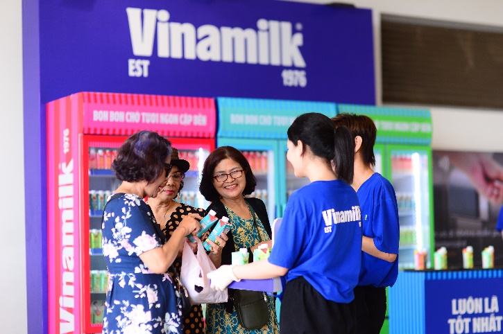 A group of women standing in front of a store

Description automatically generated