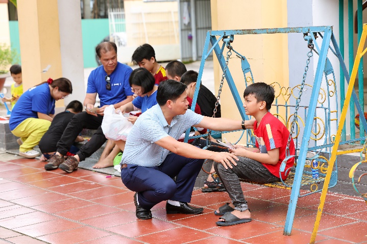 A person helping a child on a swingDescription automatically generated