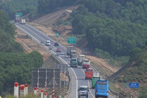 Hơn 6.460 tỷ đồng mở rộng cao tốc Cam Lộ – La Sơn